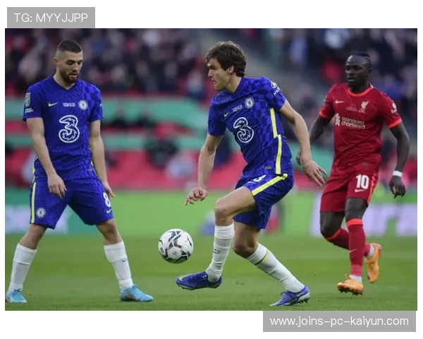 利物浦反击直奔禁区中央，努涅斯停球稍大